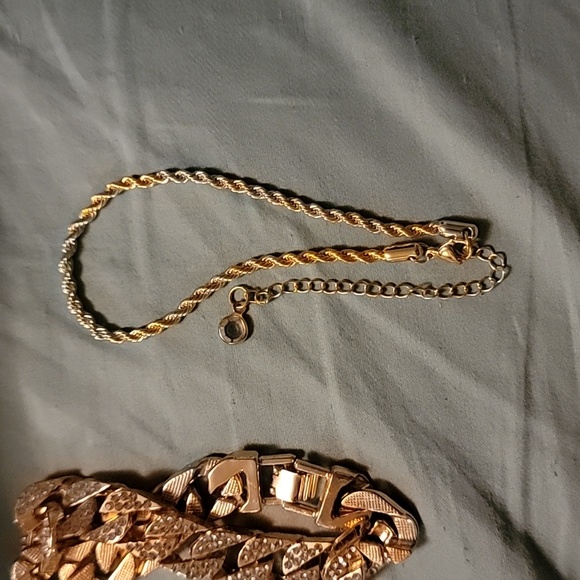 Bracelets - Picture 2 of 5